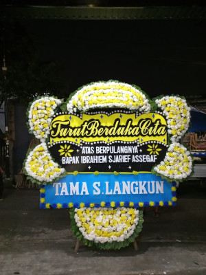 Papan Bunga Duka di Cilayang
